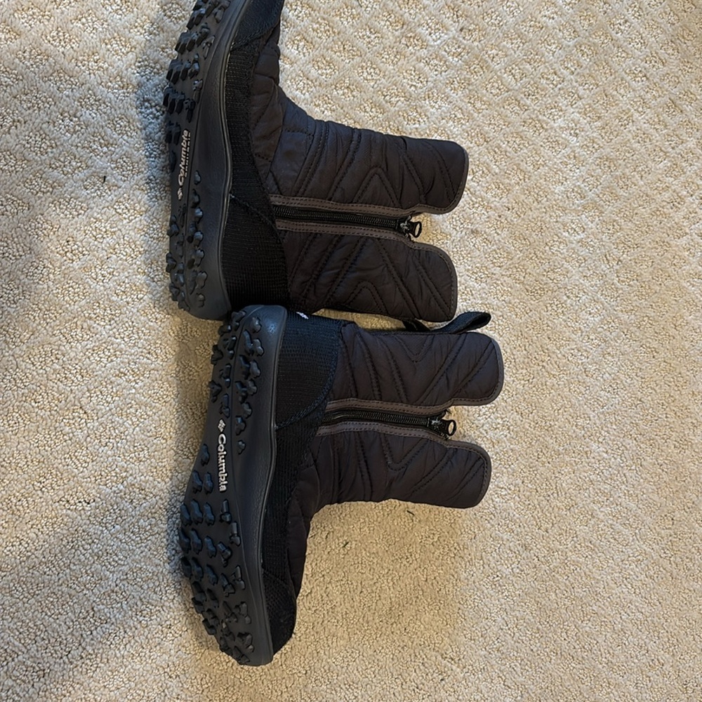Girl’s Columbia boots - Picture 3 of 5